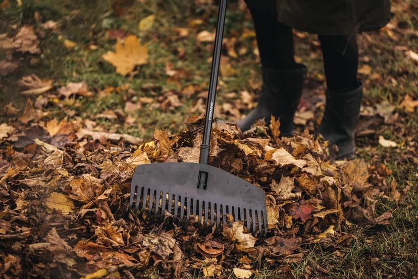 Fiskars Leaf Rake with M-Head - New Item as Replacement for 1014914, black, 1063089