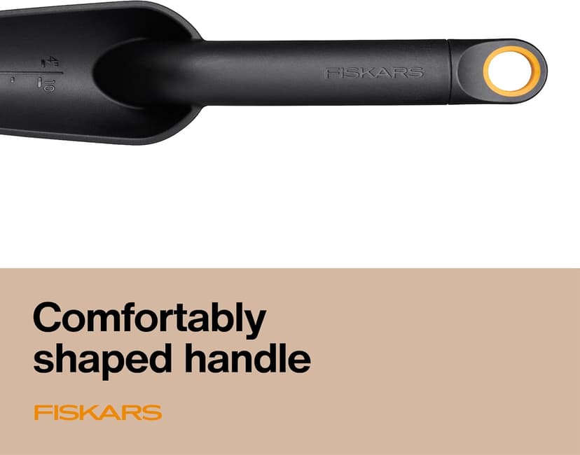 Fiskars Eco Transplanter with Narrow Curved Spade, Depth Markings, Ergonomic Handle, UV Resistance, Ideal for Seedlings and Small Plants