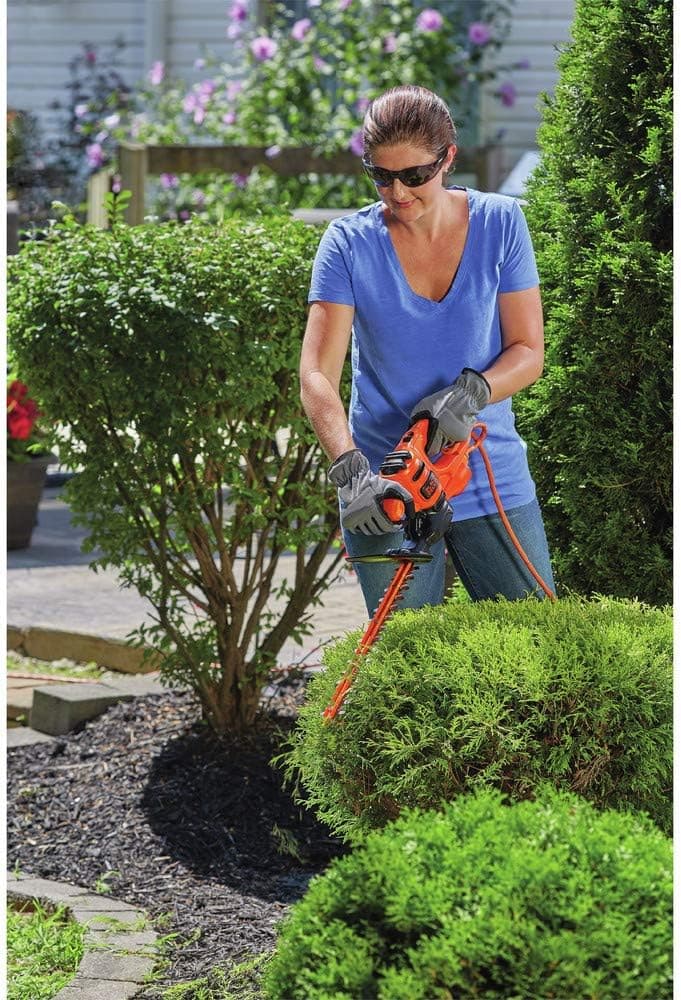BLACK+DECKER Electric Hedge Trimmer, 16-Inch (BEHT100)