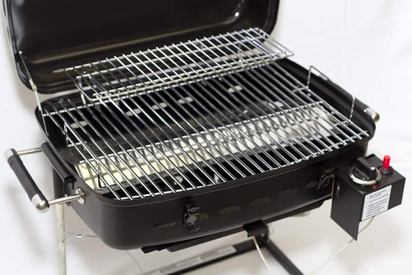 Flame King - YSNHT500 RV Or Trailer Mounted BBQ - Motorhome Gas Grill - 214 Sq Inch Cooking Surface - Adjustable Flame Controller, Black