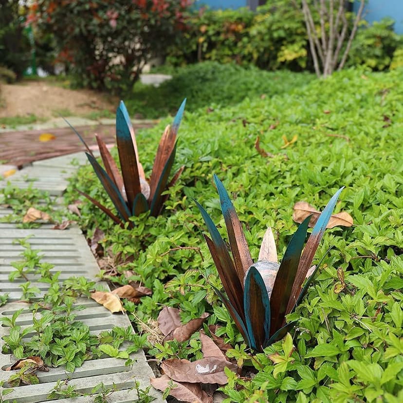 Metal Agave Plant Garden Art, 2 Pack Big Tequila Rustic Sculpture, Rustic Metal Agave Plants Garden Lawn Home Ornaments, for Yard Stakes, Garden Figurines, Outdoor Patio (2 PCS Colorful with Light)