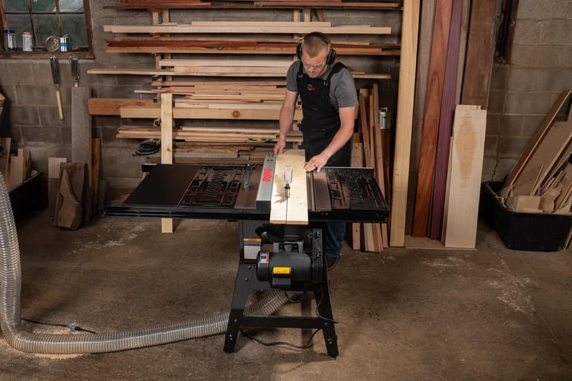 SAWSTOP 1.75HP Contractor Saw with 30” Premium Fence Assembly (CNS175-PFA30)
