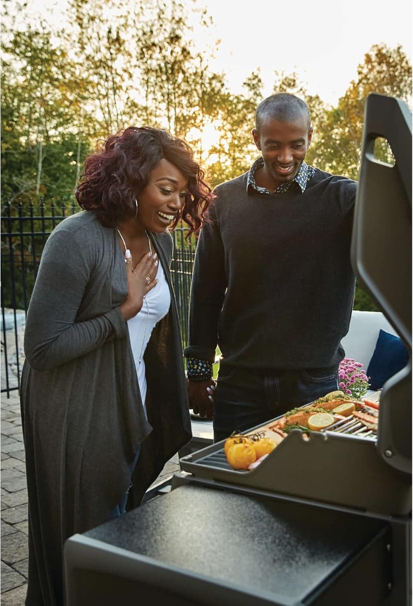 Napoleon - Rogue 425 Natural Gas Grill with Range Side Burner, Black, 3 Stainless Steel Main Burners