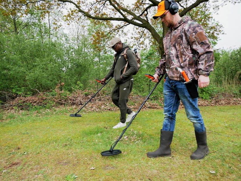 Quest X10 Metal Detector with high Performance 9x5 Blade TurboD Double D Waterproof Coil only 970g Super Lightweight Built-in USB Rechargeable Battery Loud Speaker LED Backlit and Flashlight