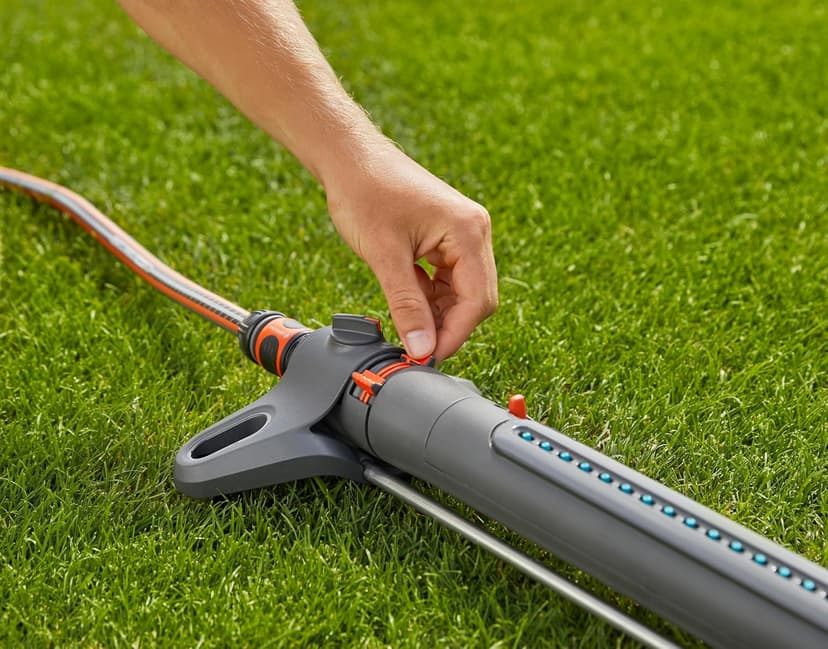 Gardena (18714) Up to 3800 sq ft - AquaZoom Adjustable Oscillating Yard Sprinkler, for Watering Large Area Lawn and Garden. Aquazoom Outdoor oscillating Sprinkler has Wide Heavy Duty Base.