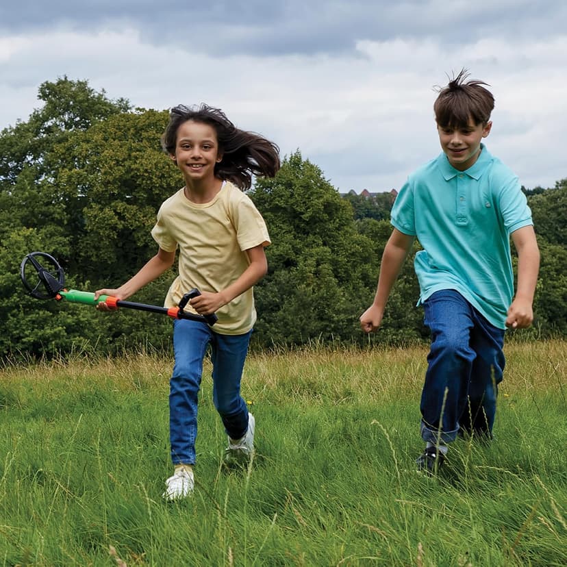 Brainstorm: Outdoor Adventure Metal Detector - 31.5" - Light N' Sound Treasure Hunting Toy, Lightweight & Portal, STEM Learning, Multi-Lingual, Kid 6+