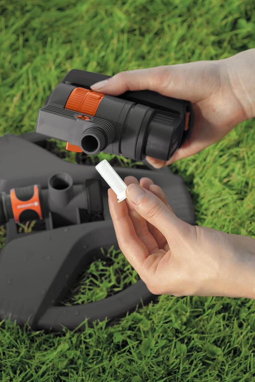 Gardena (84-BZMX) Up to 2300 Sq Ft, ZoomMaxx Adjustable Oscillating Sprinkler on Weighted Base for Watering of Lawn, Yard and Garden. Includes Gardena Quick Connector System to Connect to Hose.