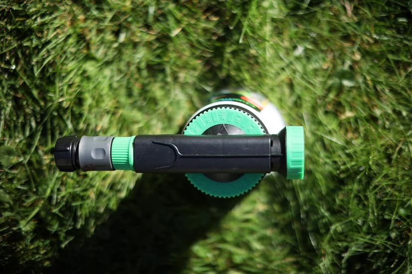 RL Flo-Master Chameleon Hose End Sprayer for use with Fertilizers, Weed Killers, Fungicides and Insect Killers, 32 ounce Refillable Bottle Included