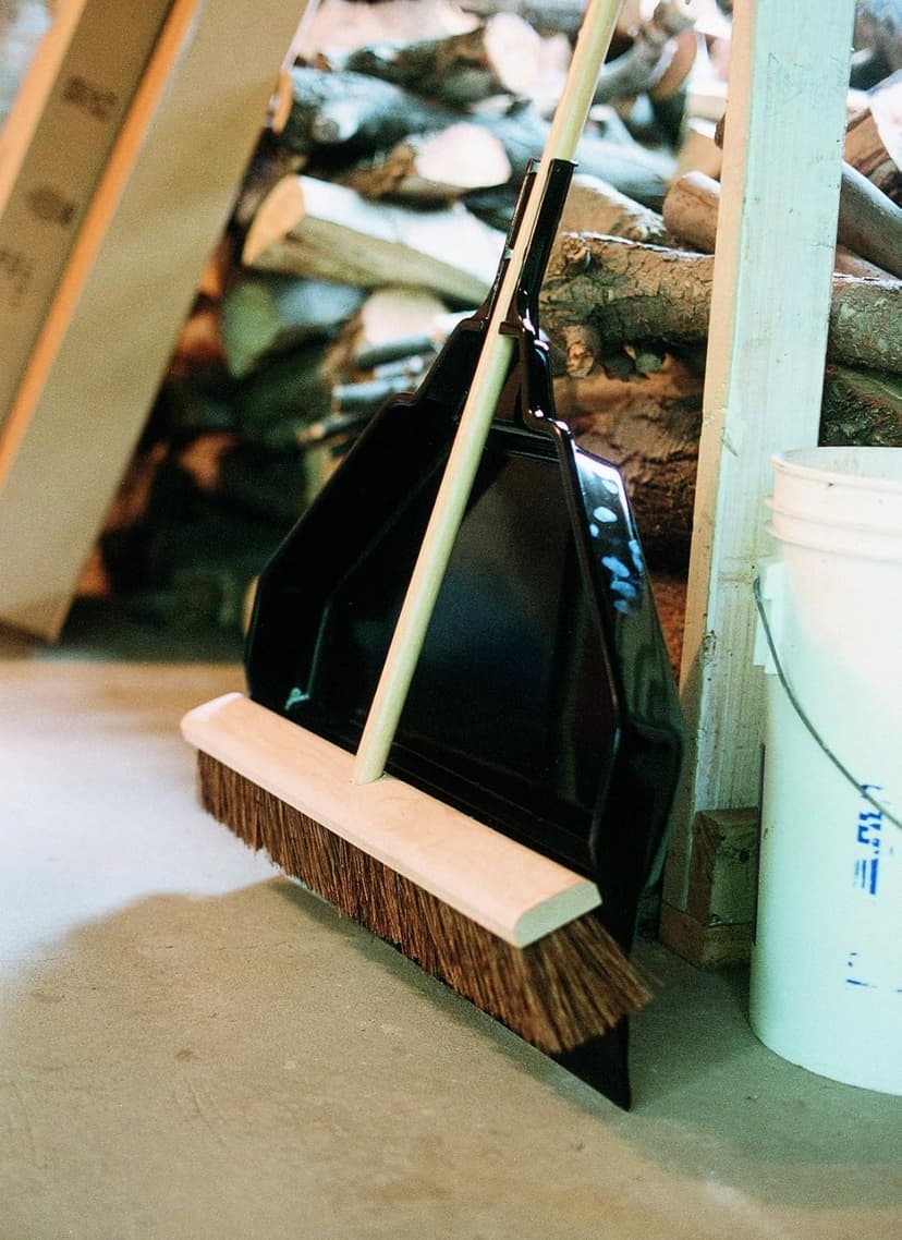 Emsco Group Enormous Yard & Garage Dust Pan – 24-Inch Mouth – Lightweight, Durable – Clip-On Features