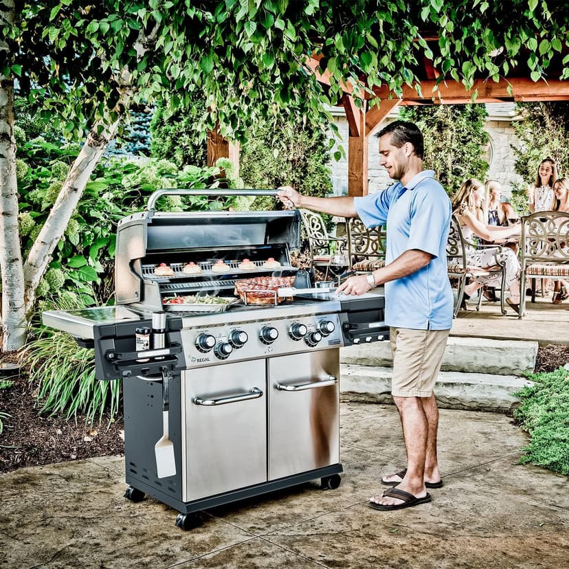 Broil King 958344 Regal S 590 Pro Propane Gas Grill, 5-Burner, Stainless Steel