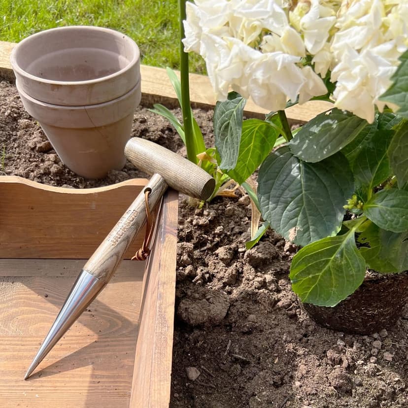 Spear & Jackson 5610DB Handheld Traditional English Style Stainless Steel Dibber / Planter - For planting Seeds and Bulbs