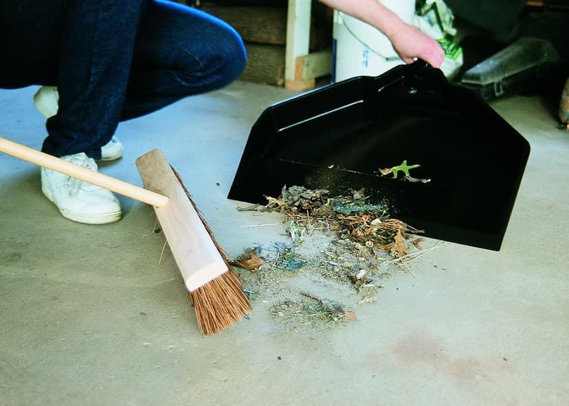 Emsco Group Enormous Yard & Garage Dust Pan – 24-Inch Mouth – Lightweight, Durable – Clip-On Features
