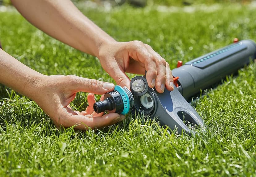 Gardena (18714) Up to 3800 sq ft - AquaZoom Adjustable Oscillating Yard Sprinkler, for Watering Large Area Lawn and Garden. Aquazoom Outdoor oscillating Sprinkler has Wide Heavy Duty Base.