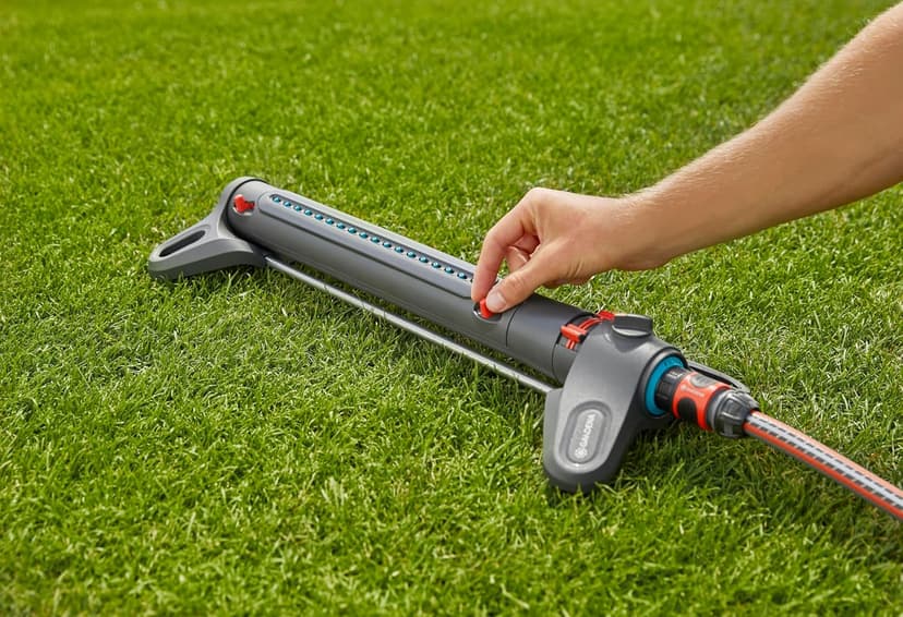 Gardena (18714) Up to 3800 sq ft - AquaZoom Adjustable Oscillating Yard Sprinkler, for Watering Large Area Lawn and Garden. Aquazoom Outdoor oscillating Sprinkler has Wide Heavy Duty Base.
