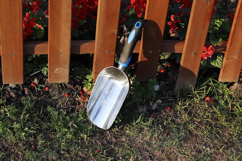 Sinoer Transplanter Trowel, Soil Scoop - Extra Large Aluminum Scoop for Soil, Fertilizer, Feed Scoop - Double Size Moves 2X Volume - Bend-Proof - Comfort Grip Handle