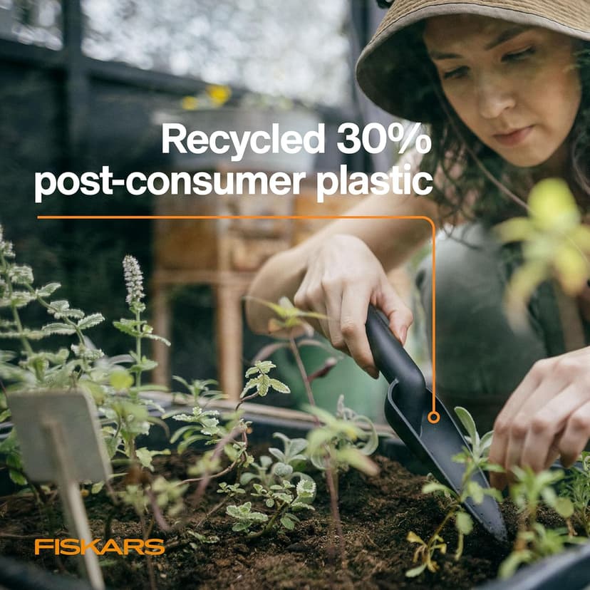 Fiskars Eco Transplanter with Narrow Curved Spade, Depth Markings, Ergonomic Handle, UV Resistance, Ideal for Seedlings and Small Plants