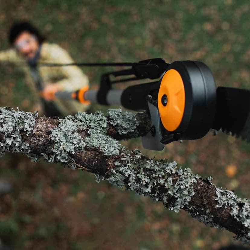 Fiskars 7-16 ft. Extendable 2-in-1 Pruner and Pole Saw For Tree Trimming, Tree Trimmer with Chain-Drive for Cutting Branches up to 1.25" Diameter with More Power, Garden Tools