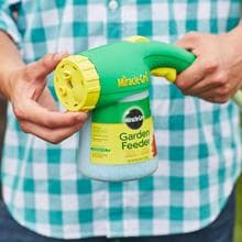 Miracle-Gro Garden Feeder with Water Soluble All Purpose Plant Food, Hose-end Feeder for Outdoor Plants, 1 lb.