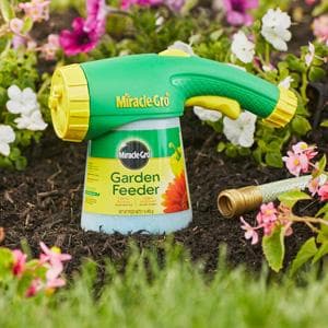 Miracle-Gro Garden Feeder with Water Soluble All Purpose Plant Food, Hose-end Feeder for Outdoor Plants, 1 lb.