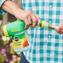 Miracle-Gro Garden Feeder with Water Soluble All Purpose Plant Food, Hose-end Feeder for Outdoor Plants, 1 lb.