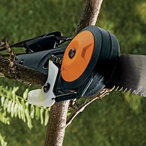 Fiskars 7-16 ft. Extendable 2-in-1 Pruner and Pole Saw For Tree Trimming, Tree Trimmer with Chain-Drive for Cutting Branches up to 1.25" Diameter with More Power, Garden Tools