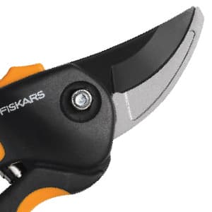 Fiskars Bypass Pruning Shears, Branch Cutter with 5/8" Cut Capacity, Garden Shears with Sharp Steel Blade, Rust Resistant, Ergonomic Pruners with Comfort Handle and Safety Lock, Gardening Hand Tools