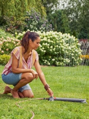 Gardena (84-BZMX) Up to 2300 Sq Ft, ZoomMaxx Adjustable Oscillating Sprinkler on Weighted Base for Watering of Lawn, Yard and Garden. Includes Gardena Quick Connector System to Connect to Hose.