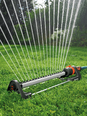 Gardena (18714) Up to 3800 sq ft - AquaZoom Adjustable Oscillating Yard Sprinkler, for Watering Large Area Lawn and Garden. Aquazoom Outdoor oscillating Sprinkler has Wide Heavy Duty Base.