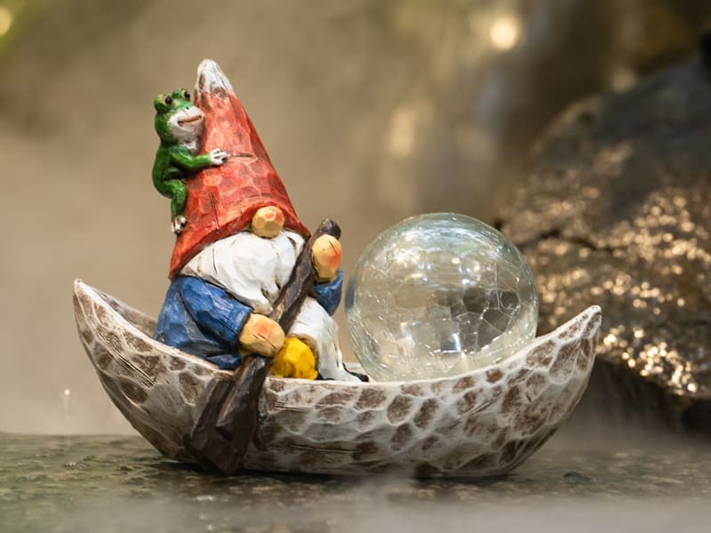 Garden Gnome Statue,Solar Gnomes Figurine,Outdoor Gnome Decor,Gnomes Decorations for Yard with Solar Light,Gnome Sculptures for Patio Lawn Ornaments