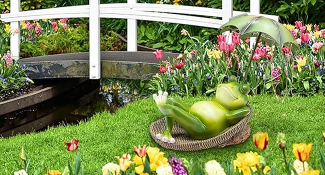 Solar Frog Garden Decor Outdoor Statue - Frogs Umbrella LED Waterproof Sculptures Lights, Cute Frog Pond/Yard Statues Outside Decoration, Home, Lawn, Patio, Resin Animal Ornament, Women/Gardening Gift