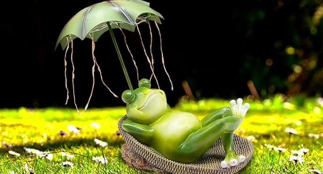 Solar Frog Garden Decor Outdoor Statue - Frogs Umbrella LED Waterproof Sculptures Lights, Cute Frog Pond/Yard Statues Outside Decoration, Home, Lawn, Patio, Resin Animal Ornament, Women/Gardening Gift