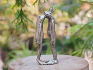 Frog Decor Garden Statue Decor Outside - Couple Kiss Plog Statue Outside Frog Figurines for Yard Patio Lawn Decorations Couple Frogs Front Yard Decorations Outdoor 3.5" 2" 8.75"