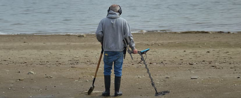 OMMO Metal Detector for Adults With Adjustable Stem, 5 Detection Modes, Higher Accuracy Gold Detector, IP68 Waterproof Coil for Detecting Treasure