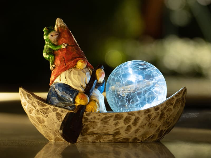 Garden Gnome Statue,Solar Gnomes Figurine,Outdoor Gnome Decor,Gnomes Decorations for Yard with Solar Light,Gnome Sculptures for Patio Lawn Ornaments