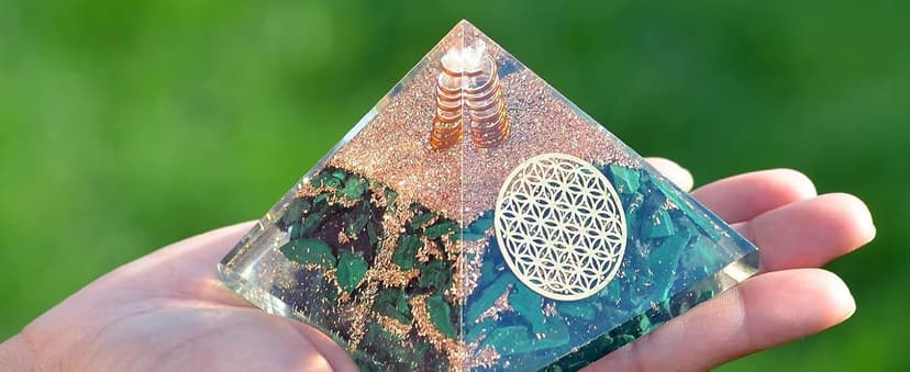 Orgonite Crystal Triple Money Pyramid Energy Generator Promotes Wealth and Prosperity with Green Aventurine, Red Garnet and Citrine – Attract Money and Success with Lucky Orgone Crystals