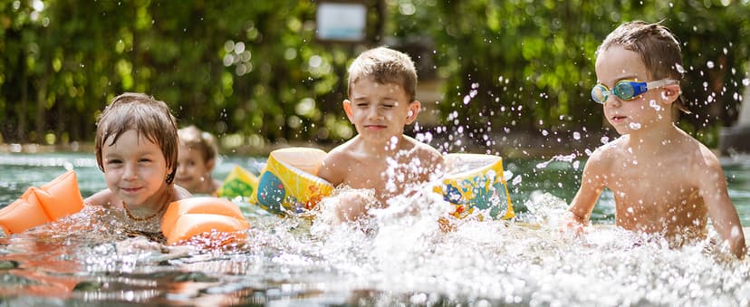 2-4 Person Inflatable Hot Tub, Round Portable Blow up Hot Tub, Leak-Proof PVC Outdoor Spa with 120 Air Jets, Insulated Cover & Heater Pump, 71” X 71” X 25”