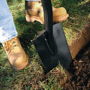 Fiskars 46" Spade Garden Shovel, Steel Flat Spade with Ergonomic D-Handle, Sharp Blade Square Shovel for Lawn Edging, Digging, Heavy Duty Yard Tool, Easy Cuts in Grass and Turf