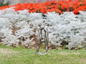 Frog Decor Garden Statue Decor Outside - Couple Kiss Plog Statue Outside Frog Figurines for Yard Patio Lawn Decorations Couple Frogs Front Yard Decorations Outdoor 3.5" 2" 8.75"