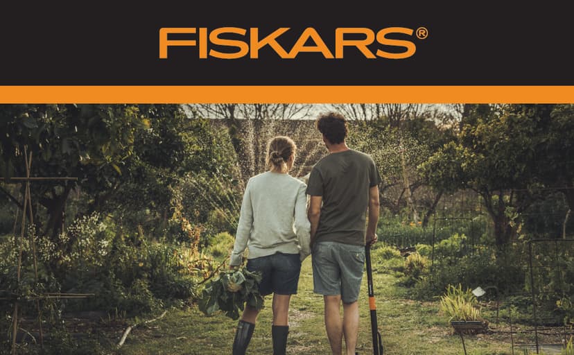 Fiskars 46" Spade Garden Shovel, Steel Flat Spade with Ergonomic D-Handle, Sharp Blade Square Shovel for Lawn Edging, Digging, Heavy Duty Yard Tool, Easy Cuts in Grass and Turf