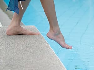 Goplus Pool Cover, 16 x 32 FT Solar Blanket with Carrying Bag for In-Ground and Above-Ground Swimming Pools, Rectangle Hot Tub SPA Thermal Blanket, Blue Bubble