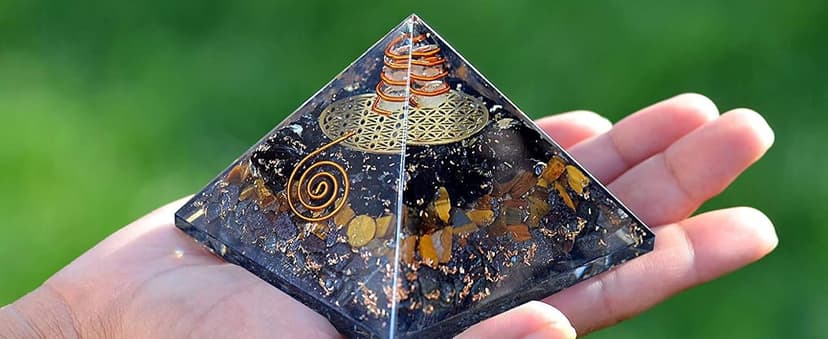 Orgonite Crystal Triple Money Pyramid Energy Generator Promotes Wealth and Prosperity with Green Aventurine, Red Garnet and Citrine – Attract Money and Success with Lucky Orgone Crystals