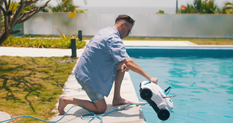 What Is An Automatic Pool Cleaner?