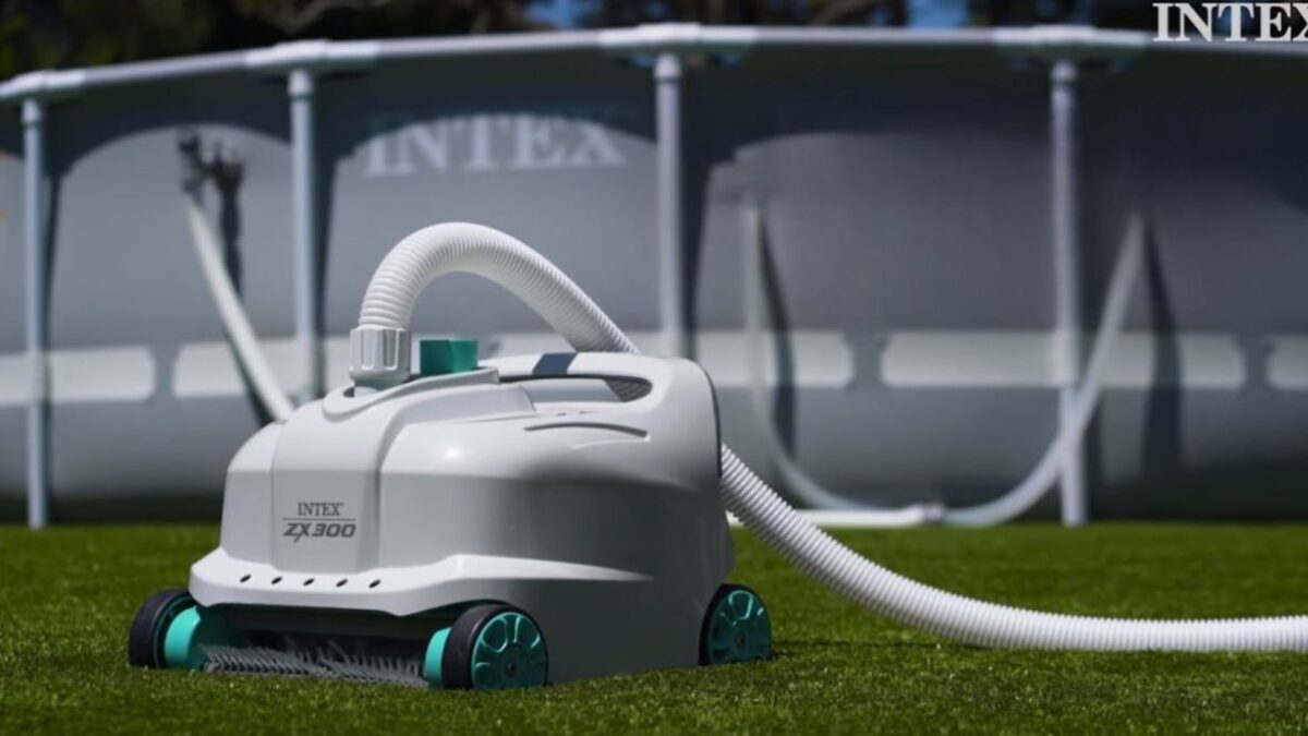 9 Best Intex Pool Cleaners For Above-Ground Pool