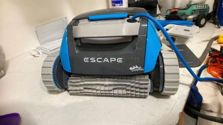 Best for Above-Ground: Dolphin Escape Pool Cleaner