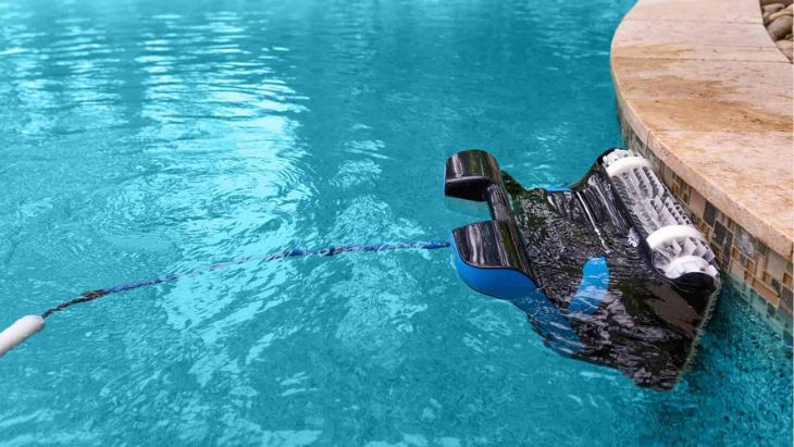 Dolphin Nautilus CC Supreme climbs wall