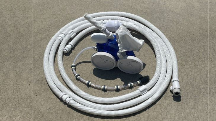 Polaris Vac-Sweep 360's 31 feet of feed hose