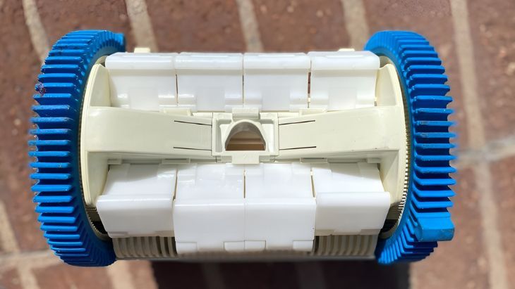 Underneath the Hayward W3PVS20JST Underneath the Hayward W3PVS20JST